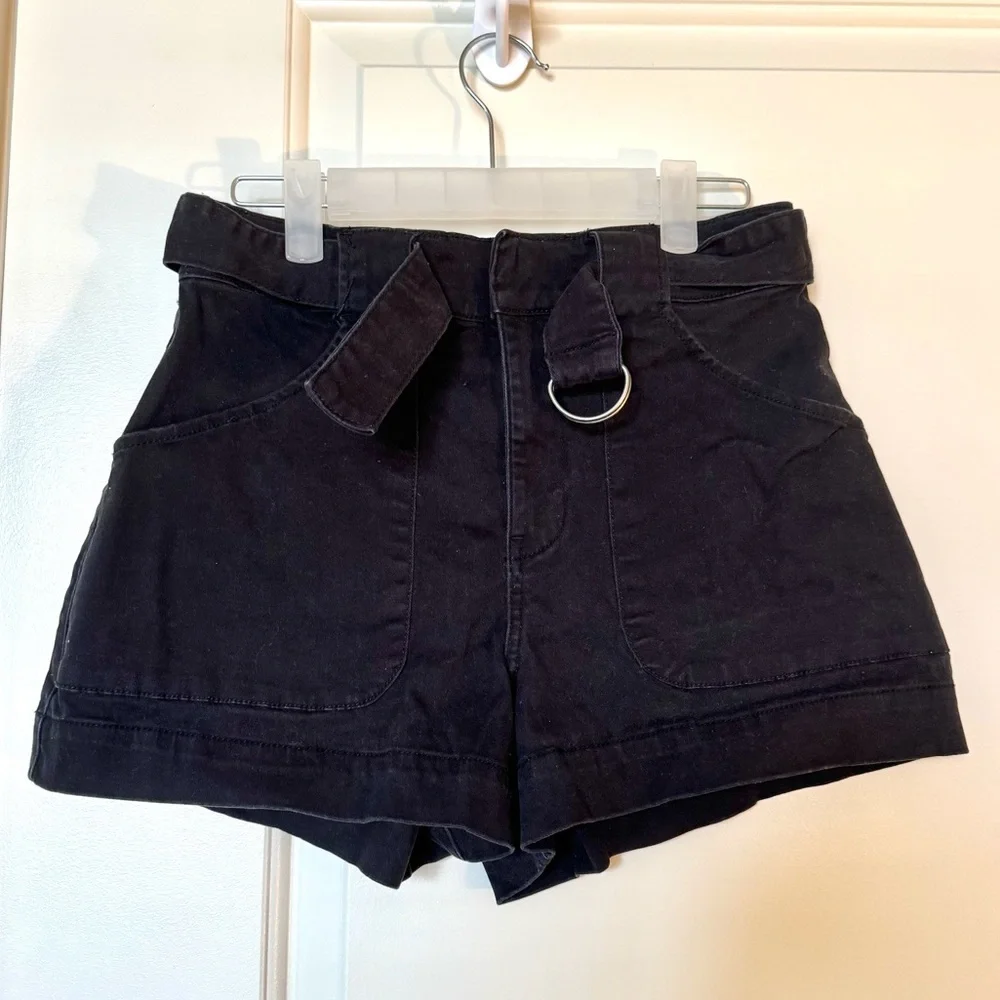 Hollister Ultra High Rise Belted Mom Short 3" - Picture 1 of 9